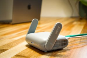 Bersiap Produksi Massal 2028, Samsung Berpeluang Pasok Komponen Kunci Chip AI Google 4 Wi-Fi Rumah Lemot? Lakukan 5 Hal Ini Sendiri Tanpa Panggil Teknisi
