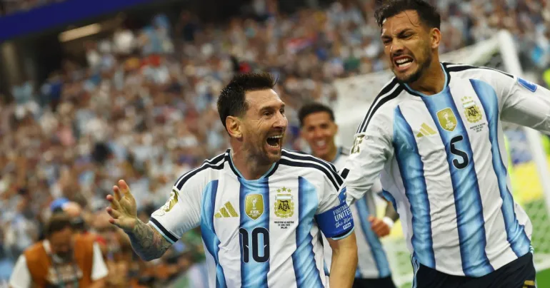 dua gol Lionel Messi