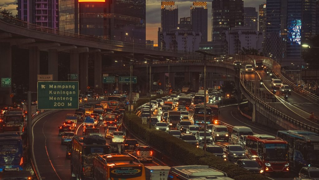 Mengapa Kota Besar Selalu Memikat? Fenomena Urbanisasi dan Sisi Gelap Kepadatan Kota 5 Fenomena Urbanisasi