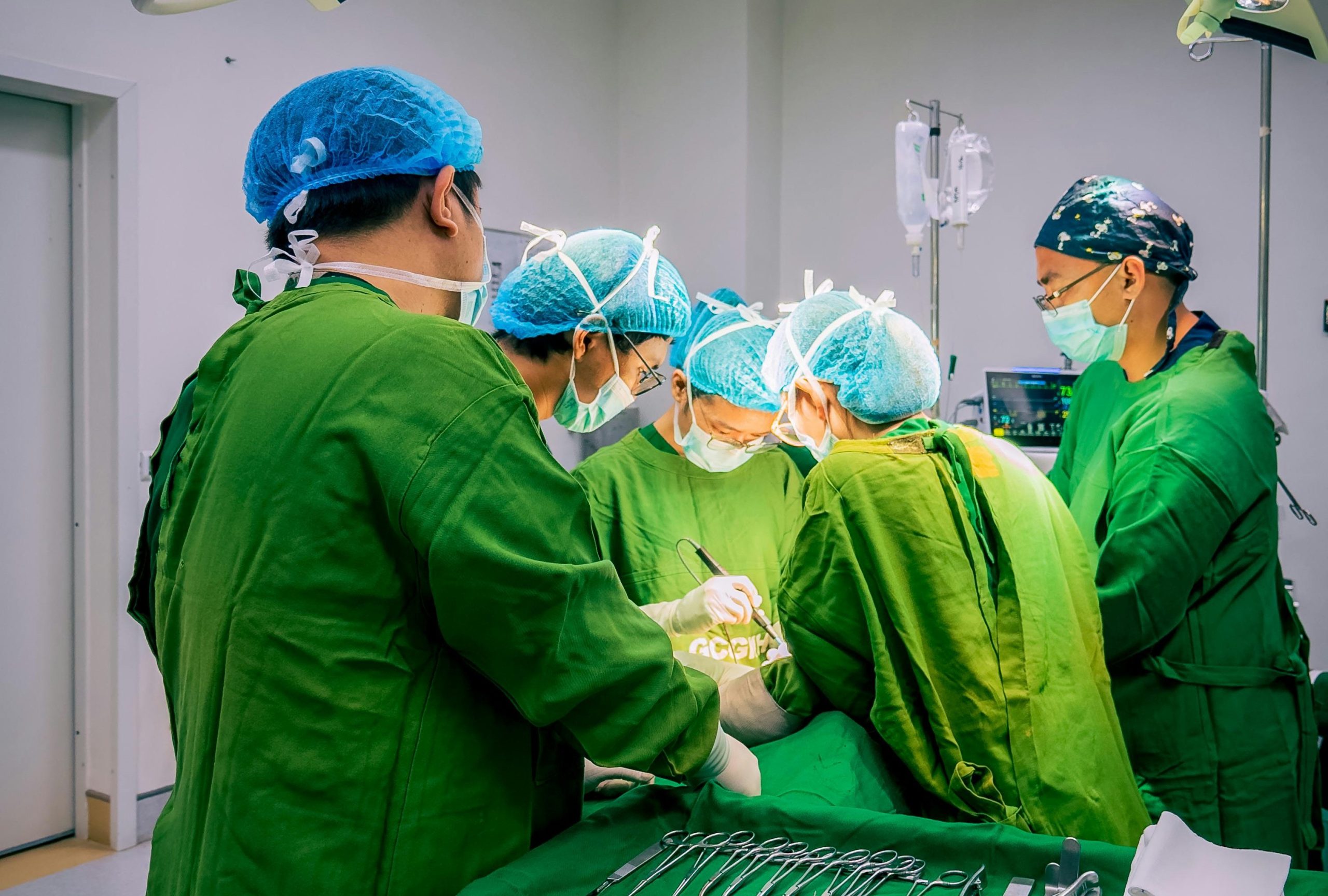 tim dokter operasi